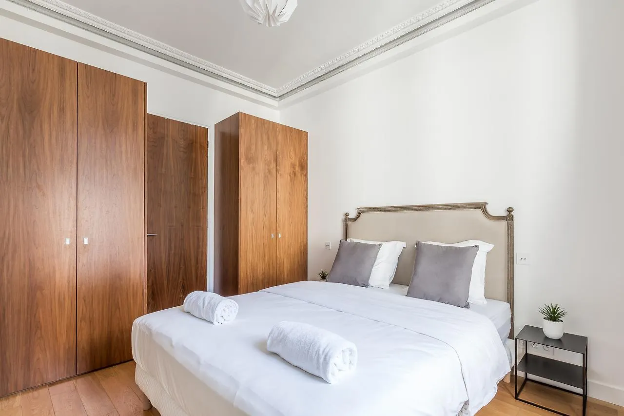 Chic For 4 Champs-elysees Robert Estienne 4 Apartment