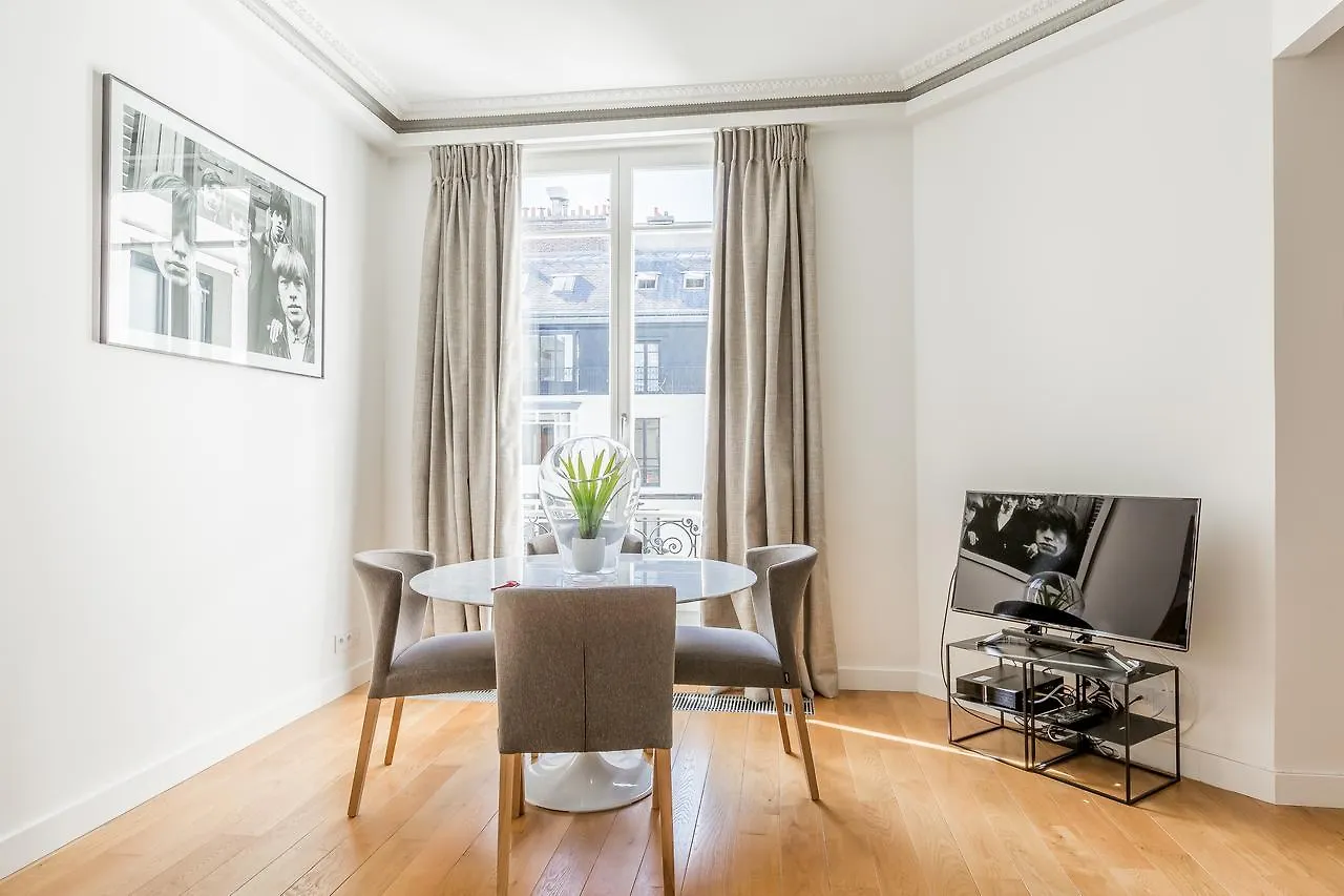 Chic For 4 Champs-elysees Robert Estienne 4 *