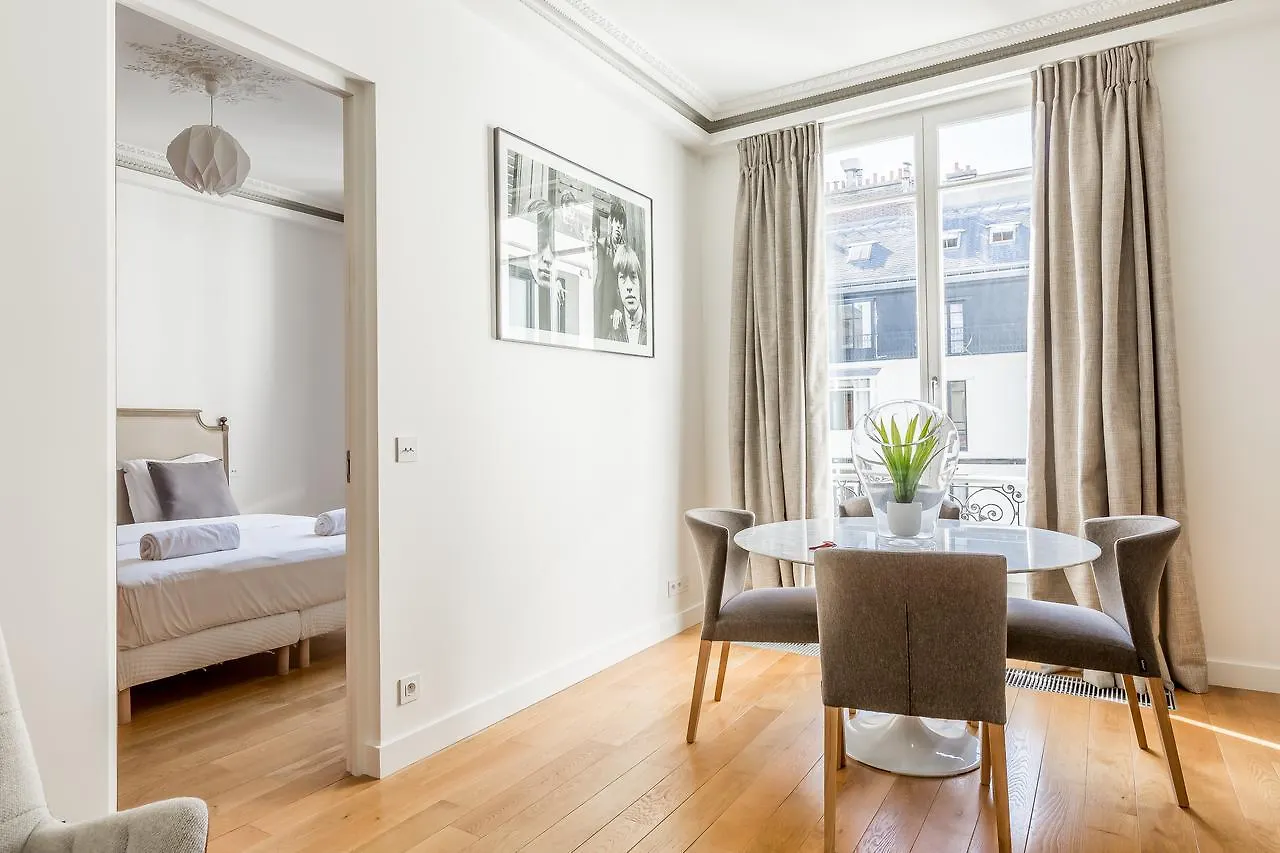 Chic For 4 Champs-elysees Robert Estienne 4 Daire Paris